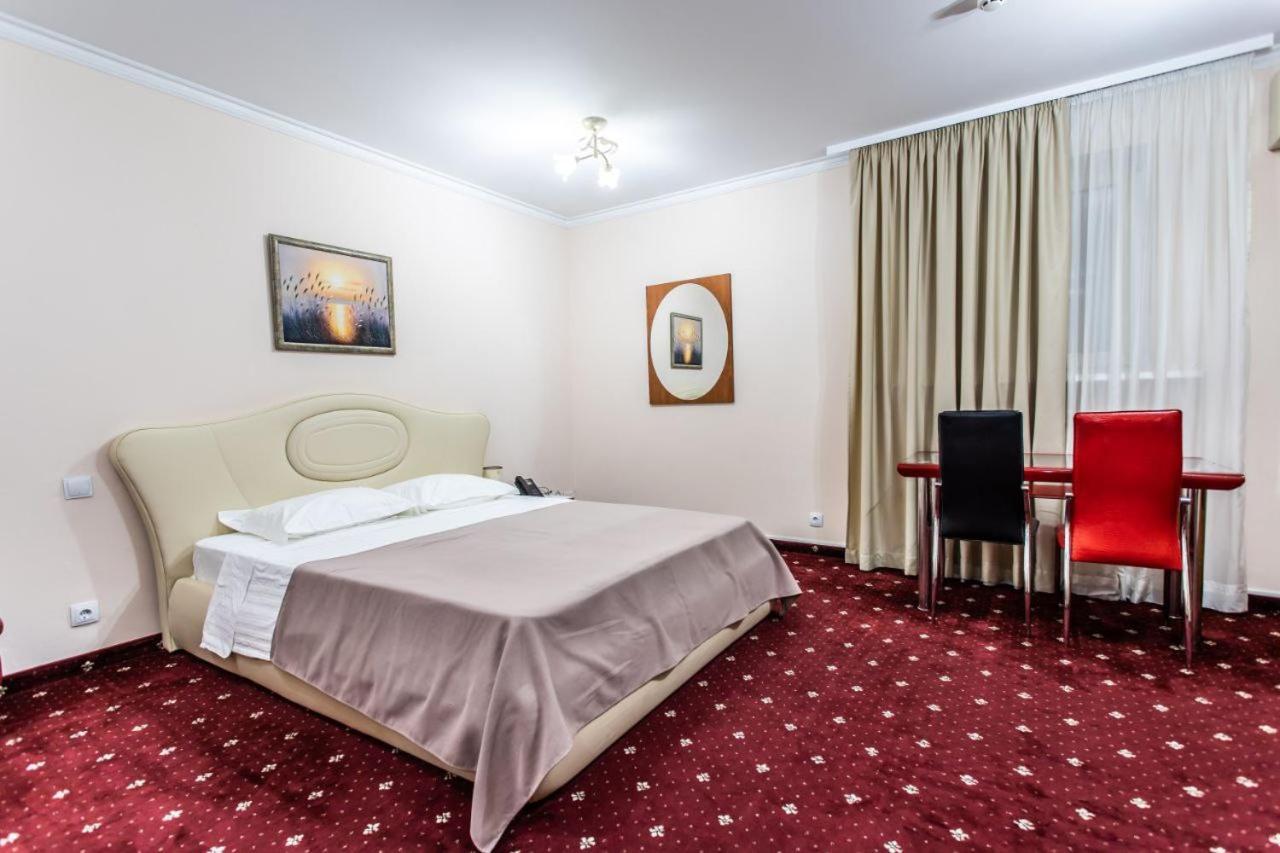 Star Rent Hotel Kişinev Dış mekan fotoğraf