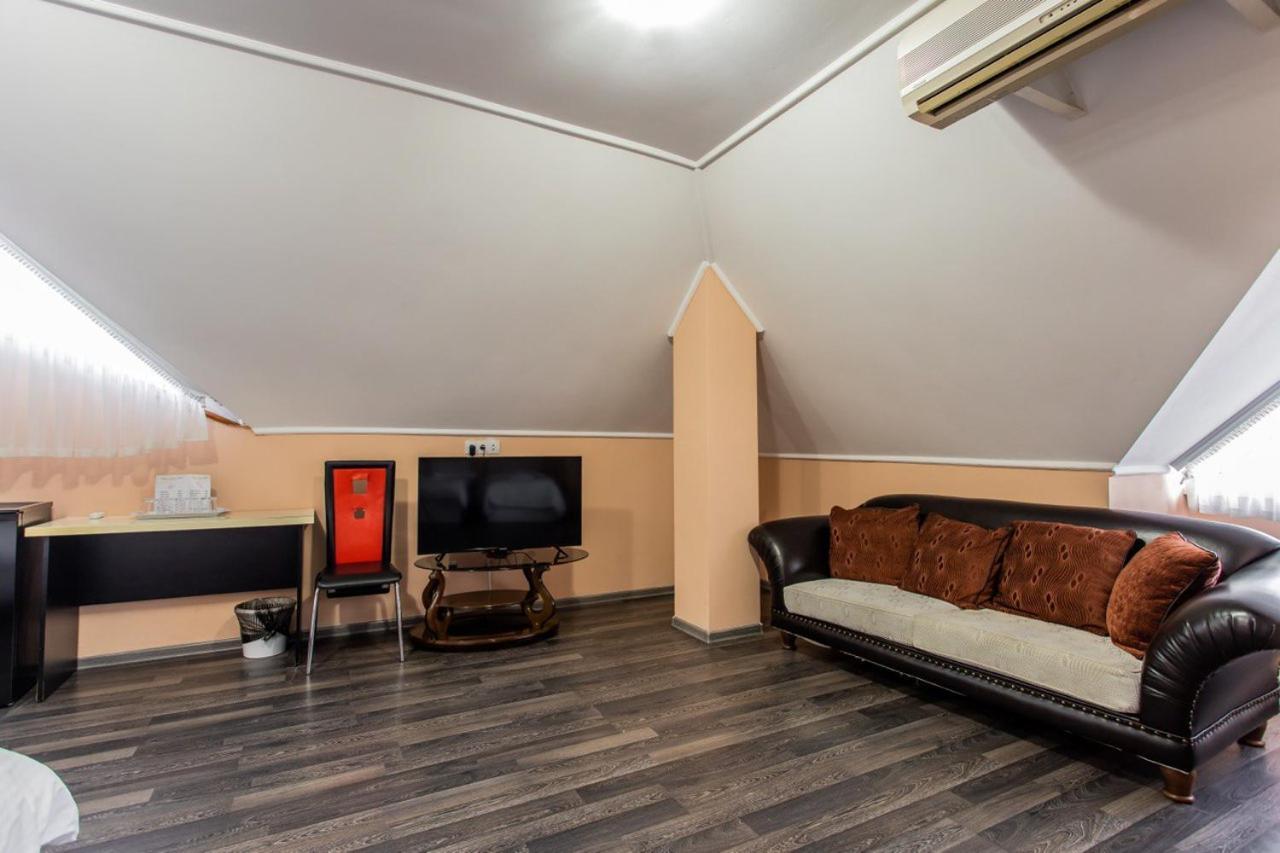 Star Rent Hotel Kişinev Dış mekan fotoğraf