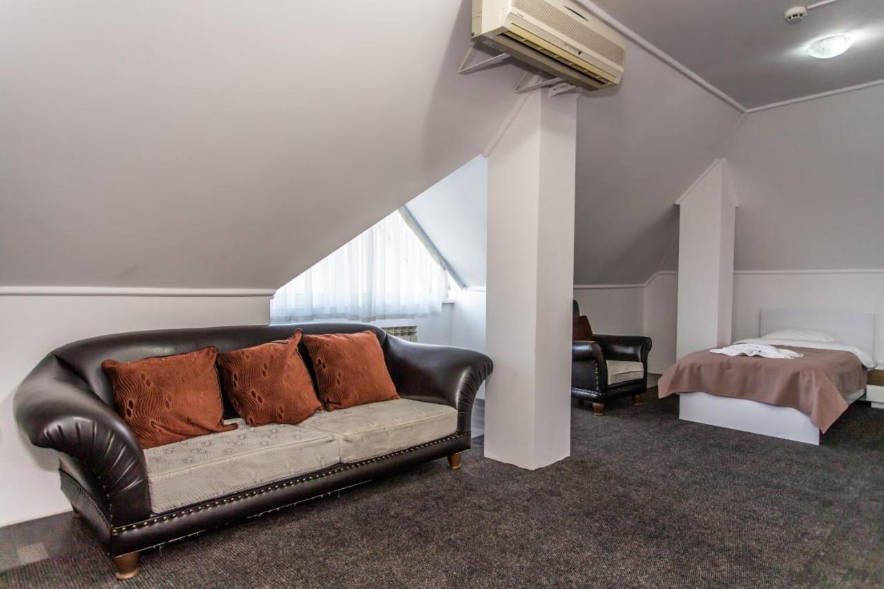 Star Rent Hotel Kişinev Dış mekan fotoğraf